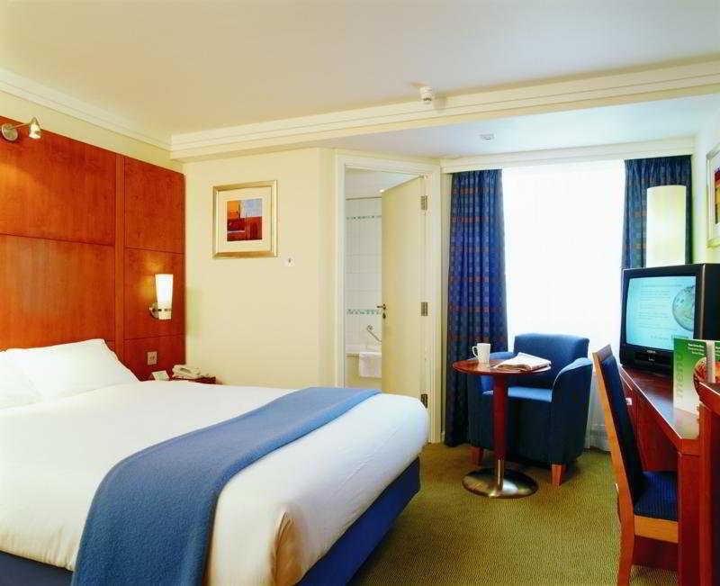 Holiday Inn Basingstoke, An Ihg Hotel Exterior foto